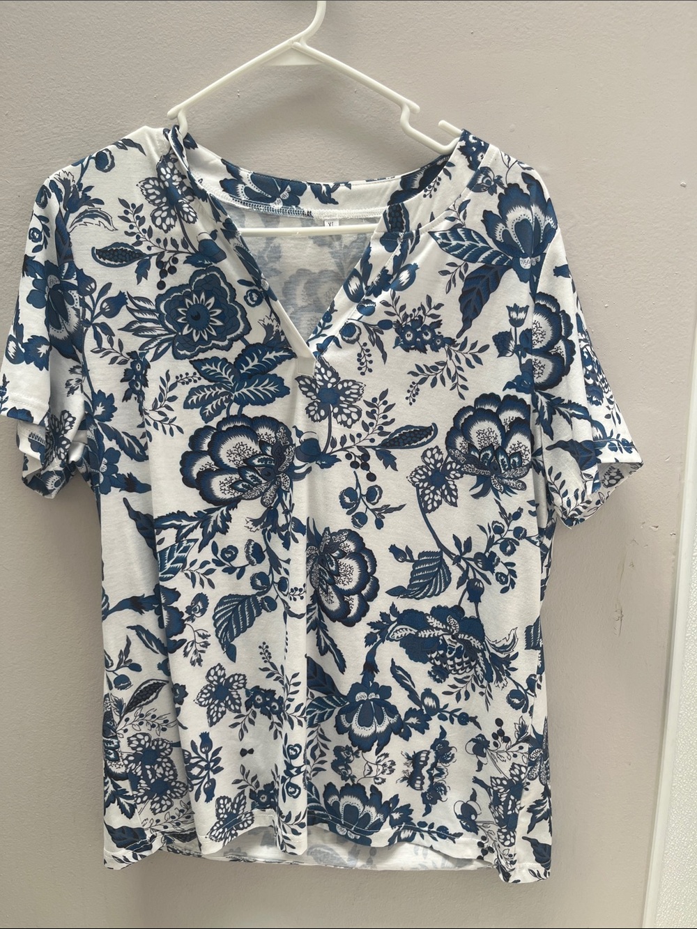 Women’s Navy Floral V-Neck Short Sleeve Top